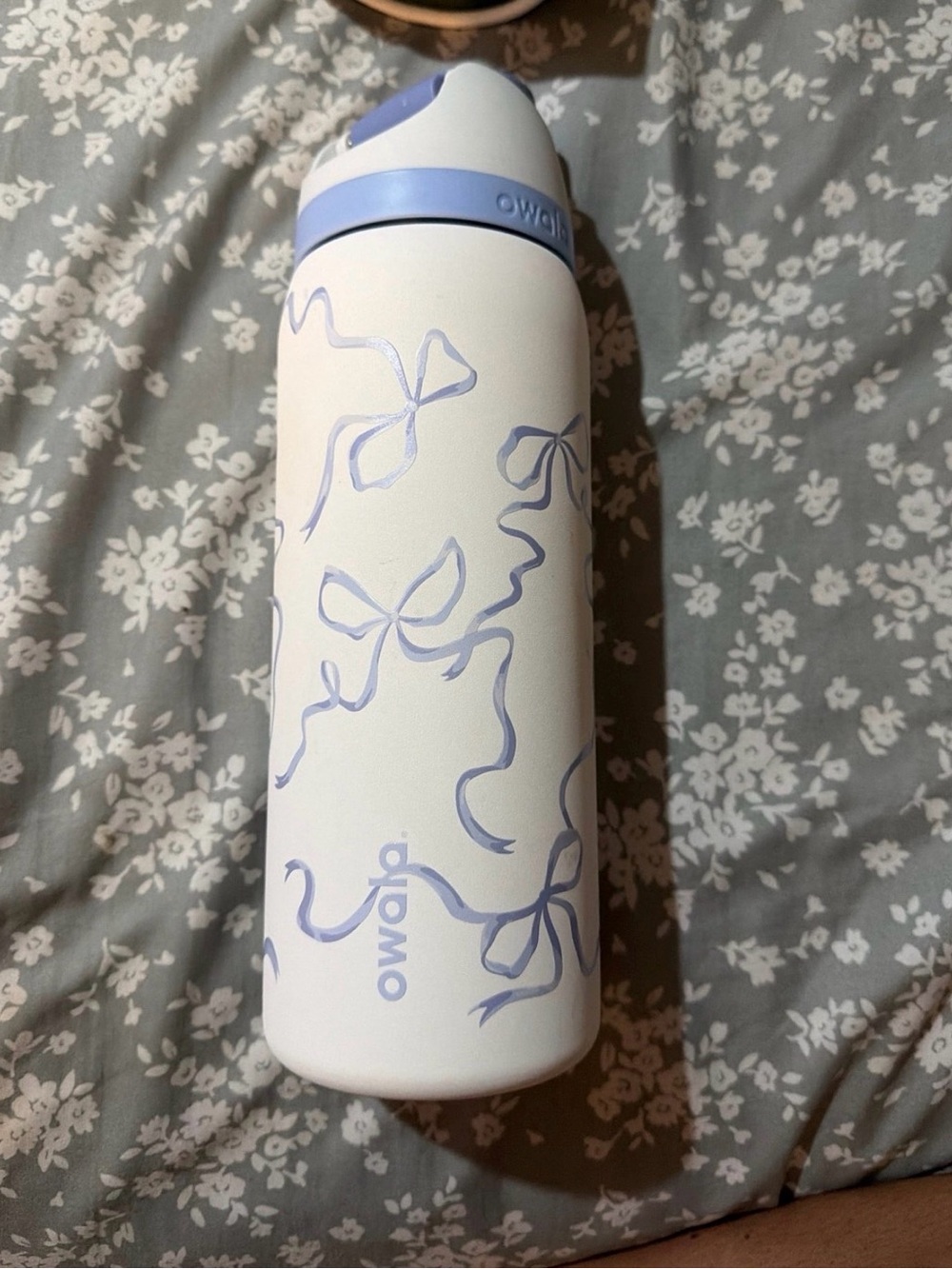 Owala Blue Ribbon Insulated Water Bottle - White & Blue